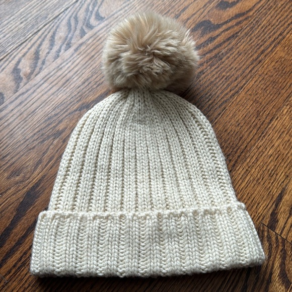 Mark & Graham ivory wool blend ribbed knit cuffed faux fur Pom Pom hat. - Picture 1 of 3